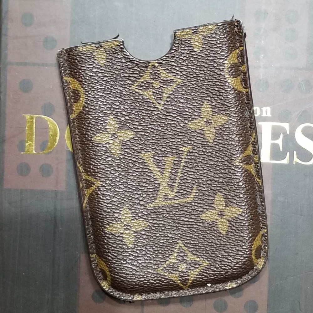 Louis Vuitton iPhone 5 case pouch - Picture 2 of 4